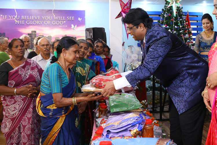 Grace Ministry, Bro Andrew Richard & family helped the poor and needy families on the occasion of New Year Eve by distributing Sarees, Grocery & Food in Mangalore. 